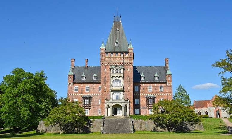 Trollenäs Castle from the front on a sunny day with blue sky behind